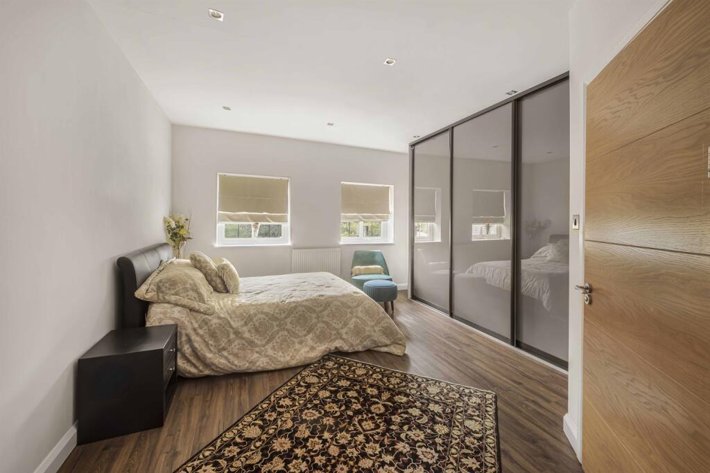 6 bedroom detached house for sale in Bow Green Road, Bowdon, Altrincham, WA14